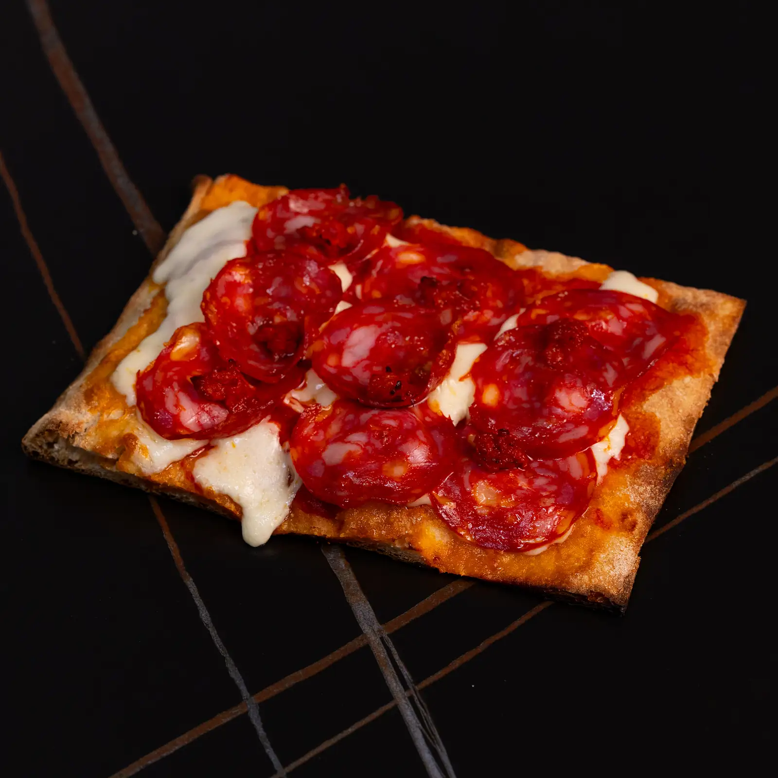 Pizza z wędliną i mozzarellą - Fratelli Polacchi